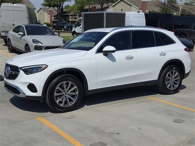 more details - mercedes-benz glc