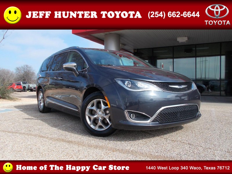 The 2019 Chrysler Pacifica Limited photos