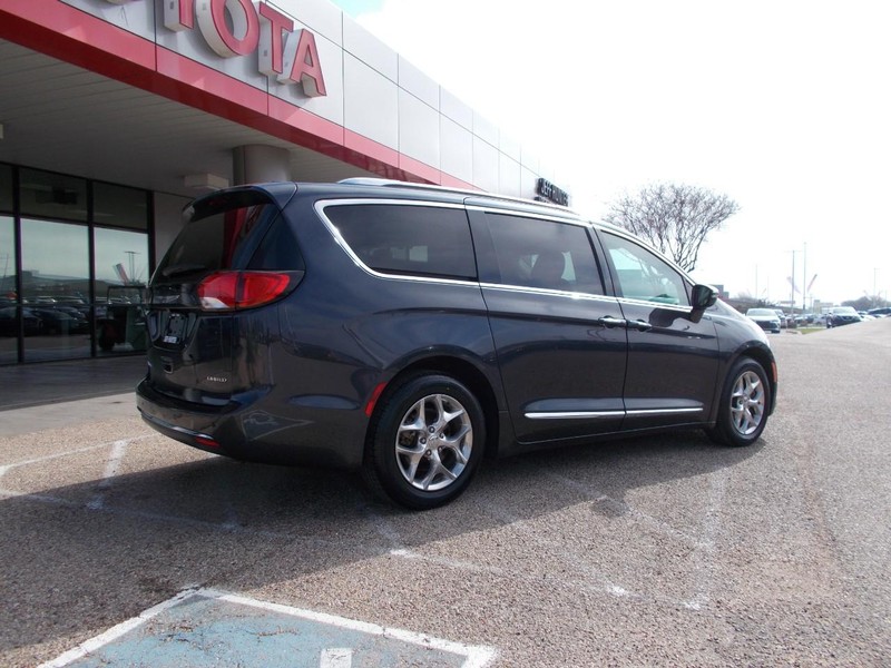 2019 Chrysler Pacifica Limited photo