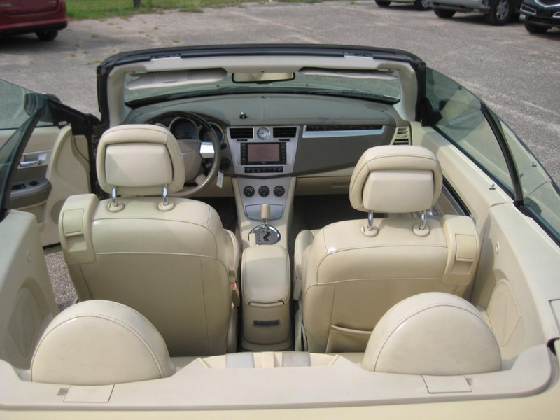 Chrysler Sebring Convertible Vehicle Image 14