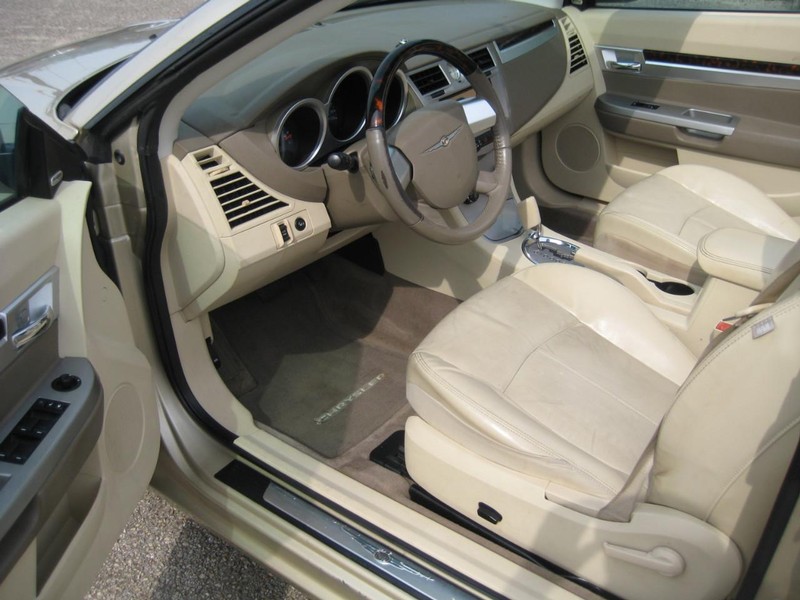 Chrysler Sebring Convertible Vehicle Image 15