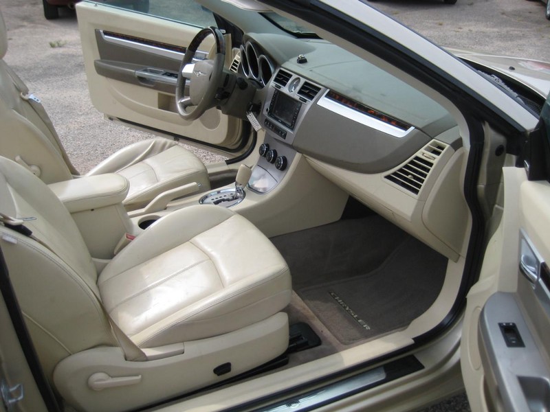 Chrysler Sebring Convertible Vehicle Image 17