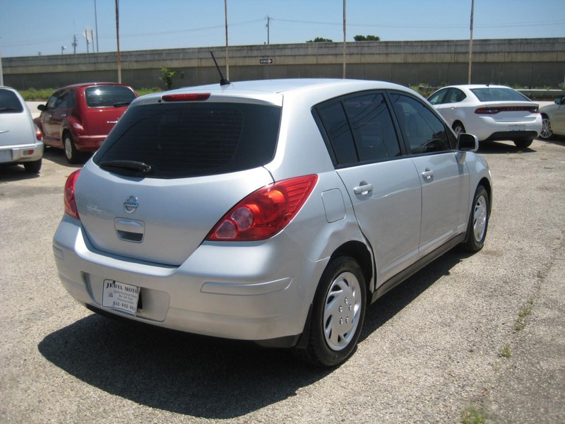 Nissan Versa Vehicle Image 05