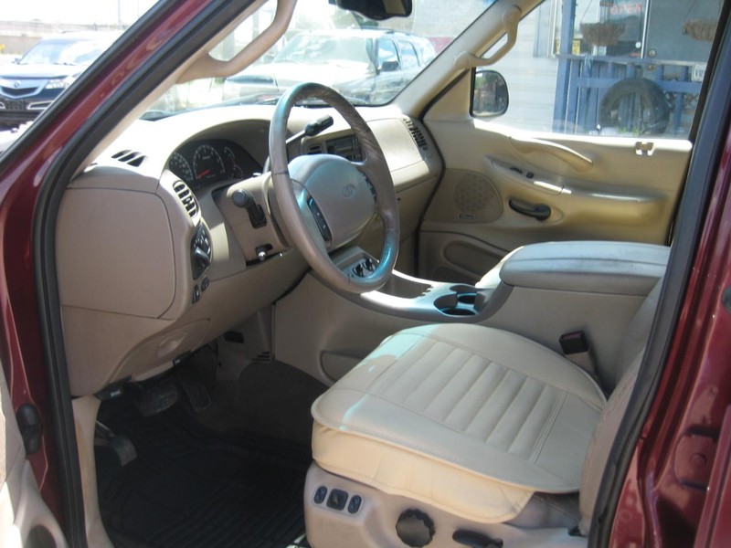 Ford Expedition Vehicle Image 16