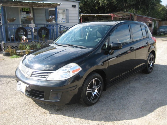 more details - nissan versa