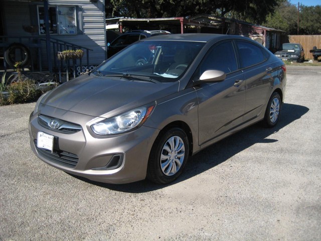 more details - hyundai accent 4-door