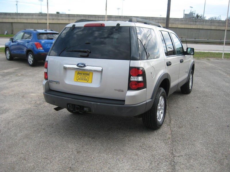 Ford Explorer Vehicle Image 03