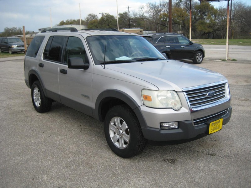 Ford Explorer Vehicle Image 06