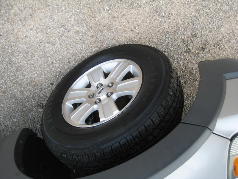 Ford Explorer Vehicle Image 08