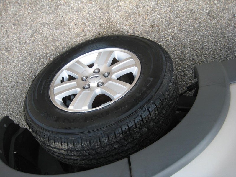 Ford Explorer Vehicle Image 09