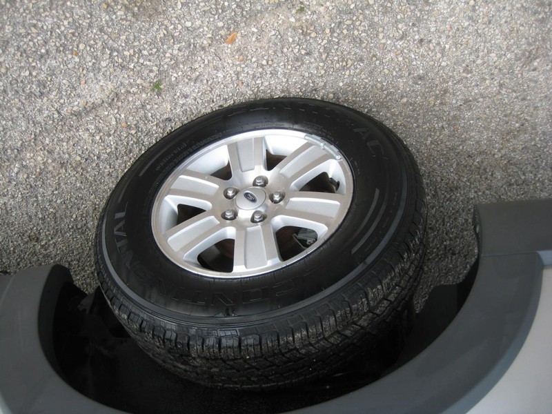 Ford Explorer Vehicle Image 10