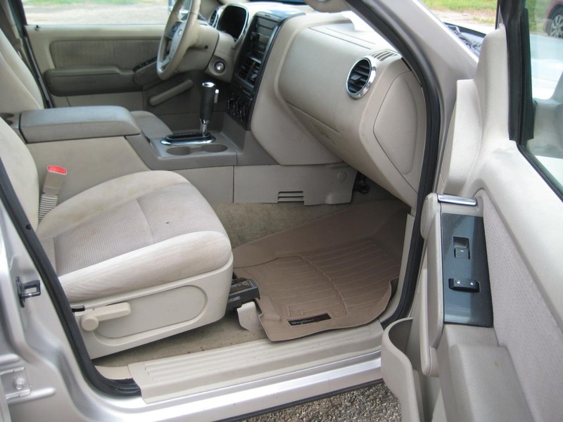 Ford Explorer Vehicle Image 12