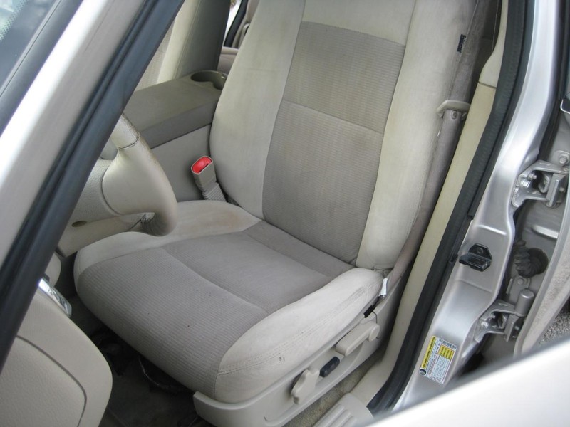 Ford Explorer Vehicle Image 16