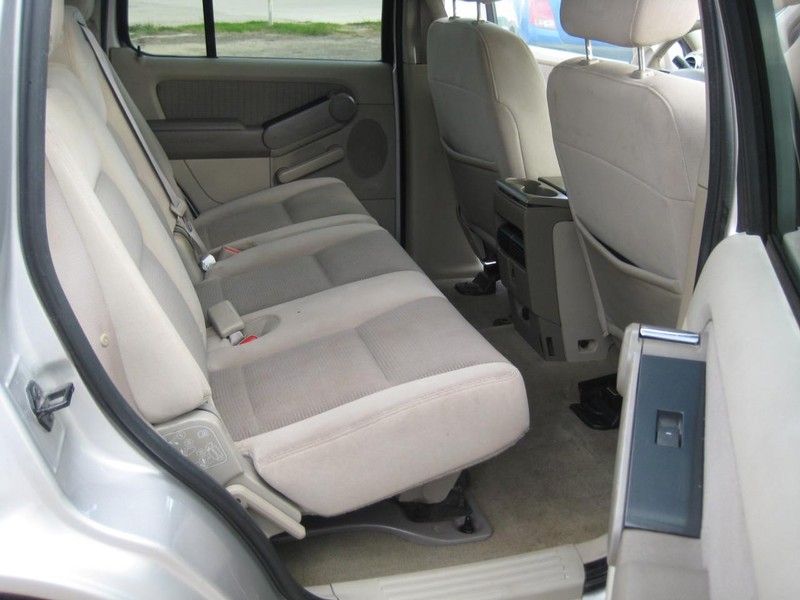 Ford Explorer Vehicle Image 17