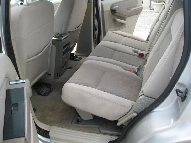 Ford Explorer Vehicle Image 18