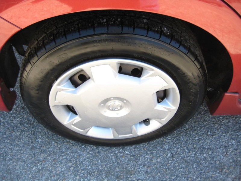 Nissan Cube Vehicle Image 10