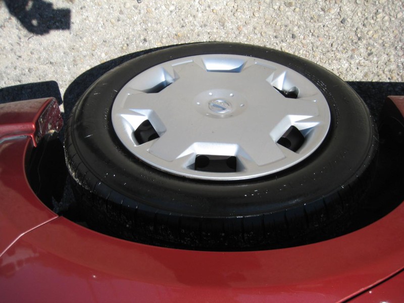 Nissan Cube Vehicle Image 11