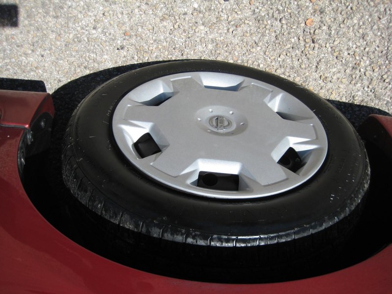Nissan Cube Vehicle Image 12