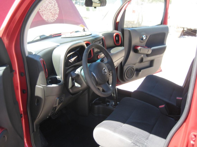 Nissan Cube Vehicle Image 16