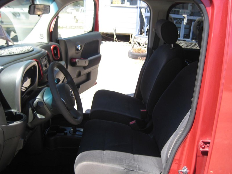 Nissan Cube Vehicle Image 17