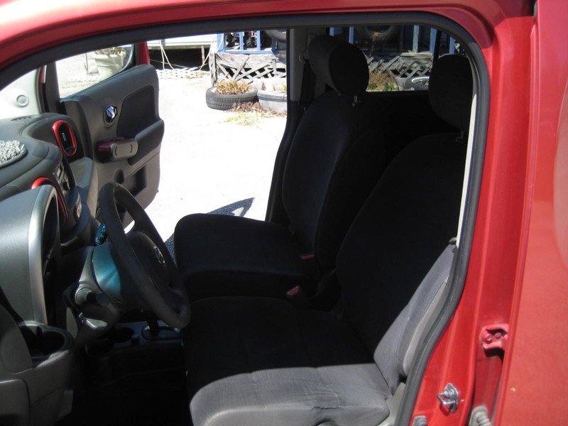 Nissan Cube Vehicle Image 18