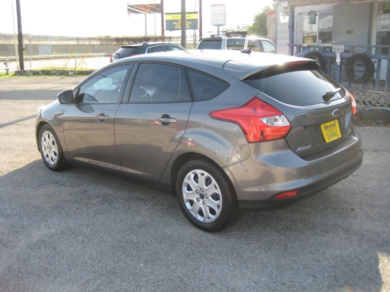 Ford Focus Vehicle Image 04