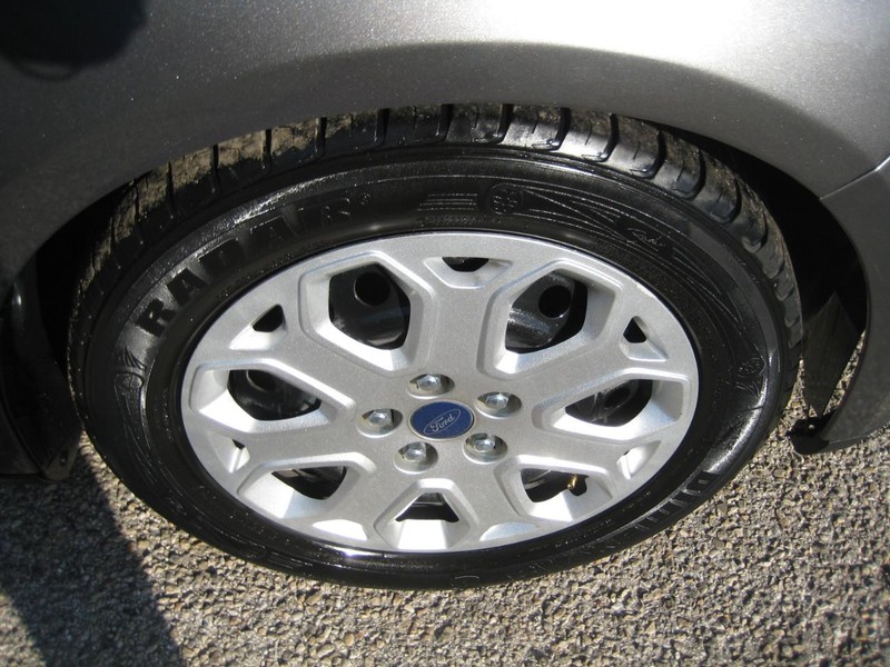 Ford Focus Vehicle Image 09