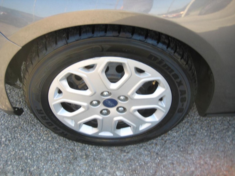 Ford Focus Vehicle Image 12