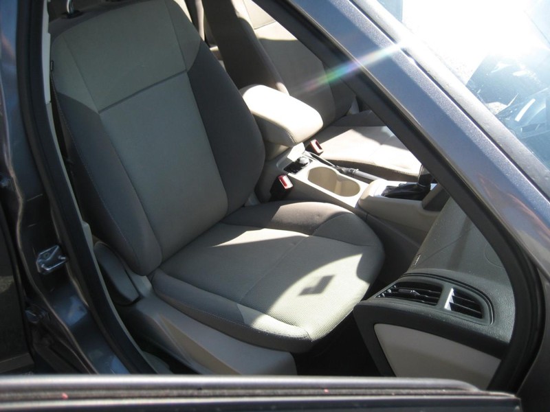 Ford Focus Vehicle Image 17