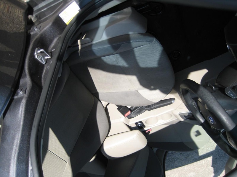 Ford Focus Vehicle Image 19