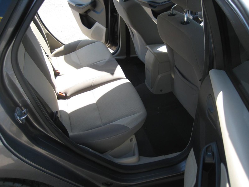 Ford Focus Vehicle Image 20
