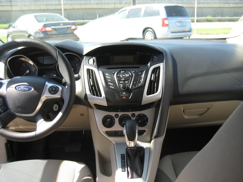 Ford Focus Vehicle Image 21