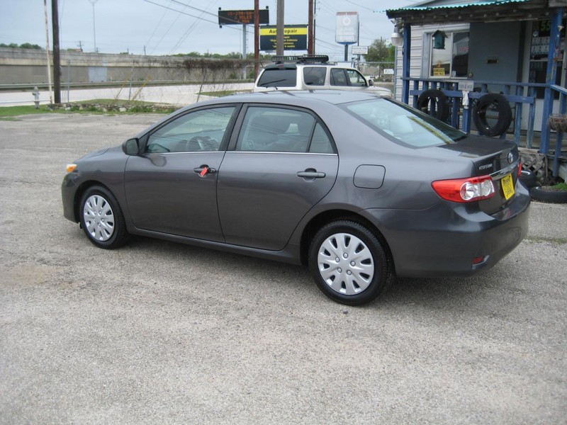 Toyota Corolla Vehicle Image 02