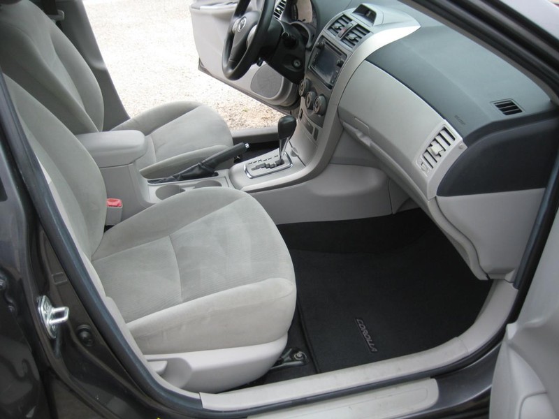 Toyota Corolla Vehicle Image 13