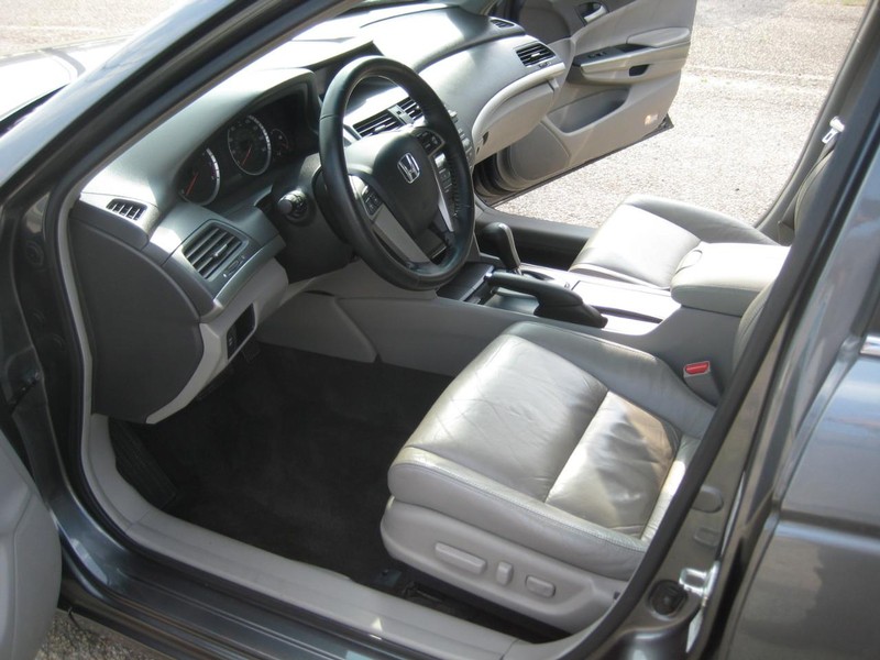 Honda Accord Sedan Vehicle Image 16