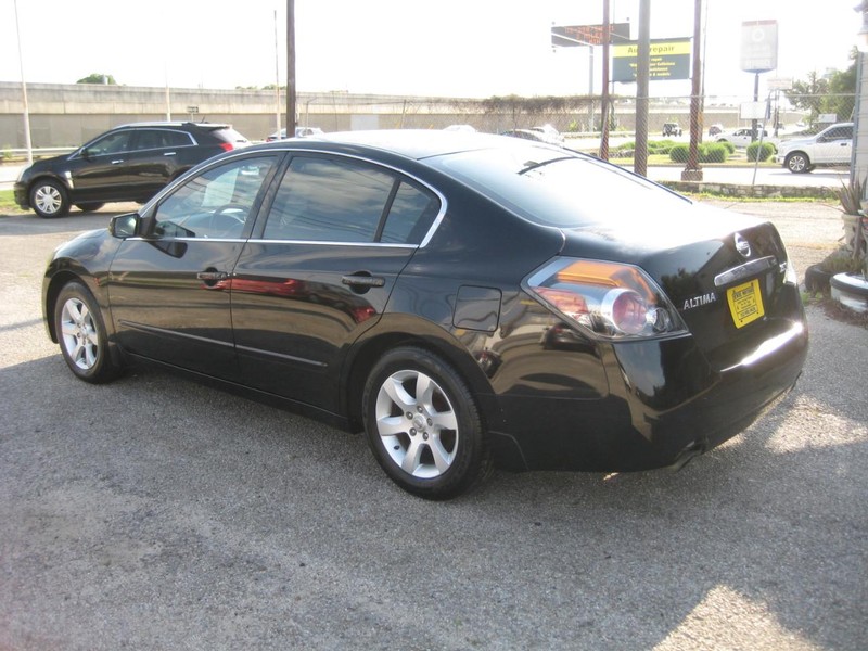 Nissan Altima Vehicle Image 04