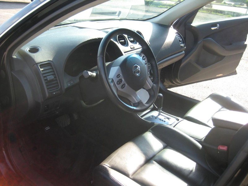 Nissan Altima Vehicle Image 16