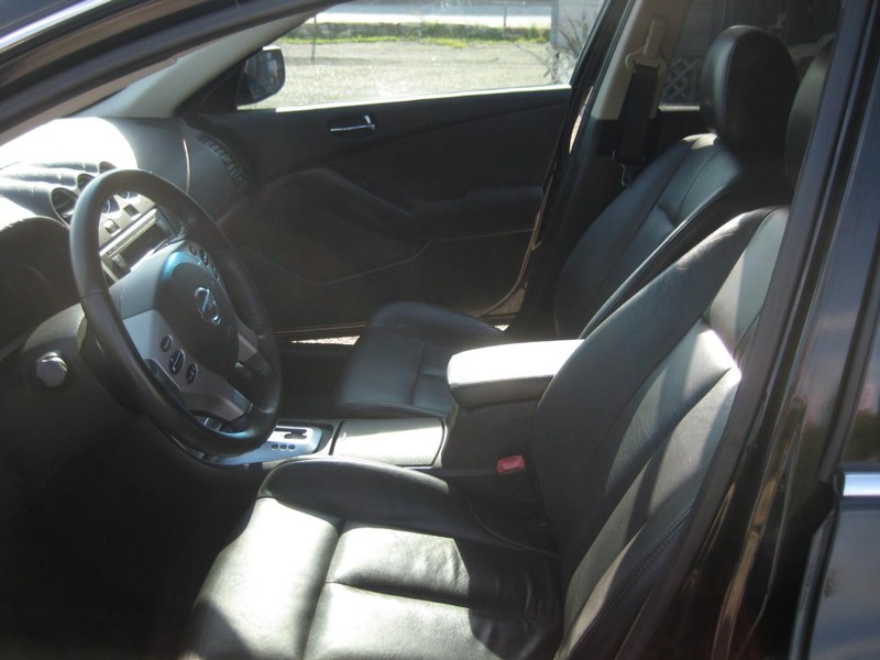 Nissan Altima Vehicle Image 17