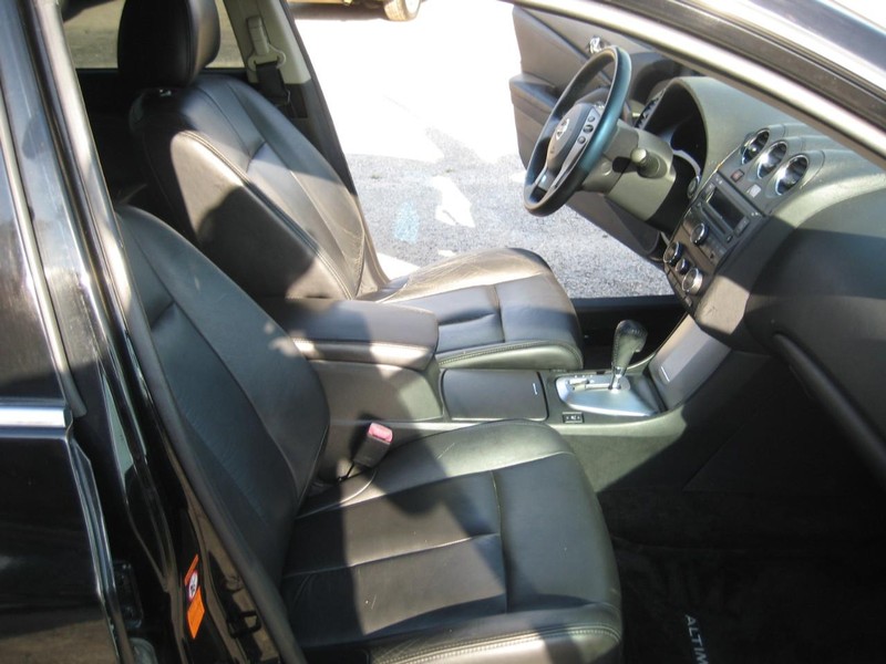Nissan Altima Vehicle Image 20