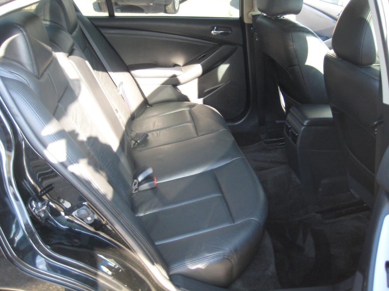 Nissan Altima Vehicle Image 23