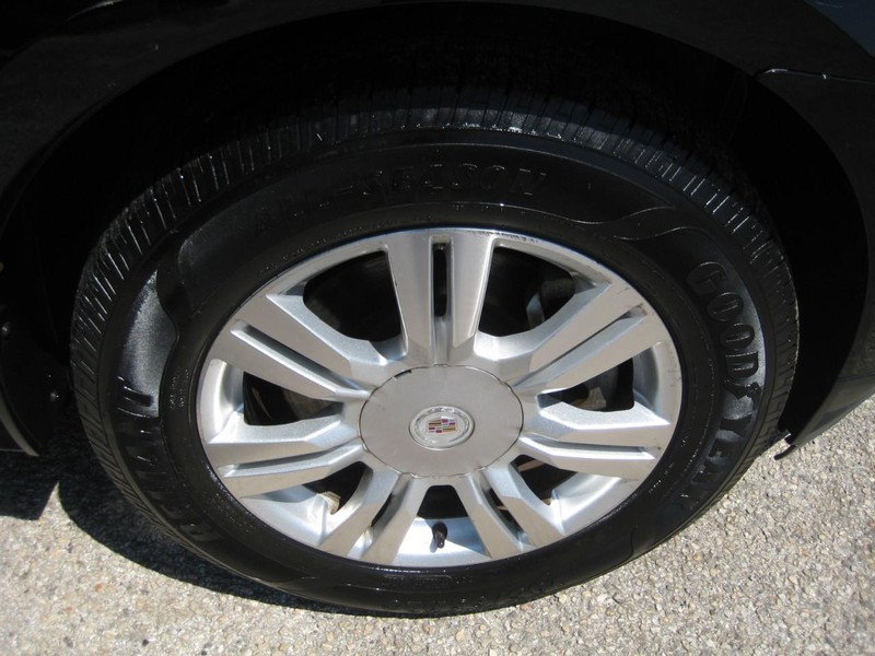Cadillac SRX Vehicle Image 09