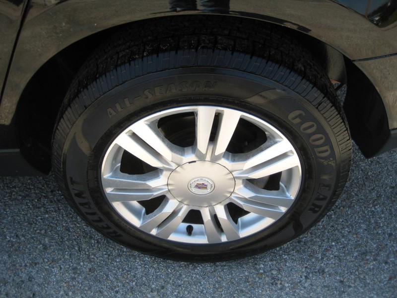 Cadillac SRX Vehicle Image 11