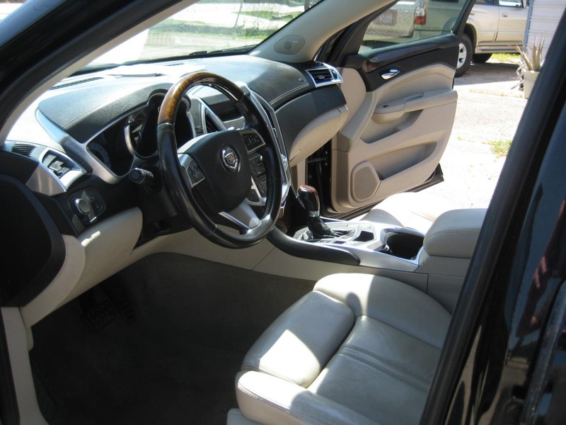 Cadillac SRX Vehicle Image 16