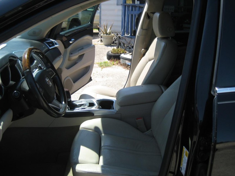 Cadillac SRX Vehicle Image 17