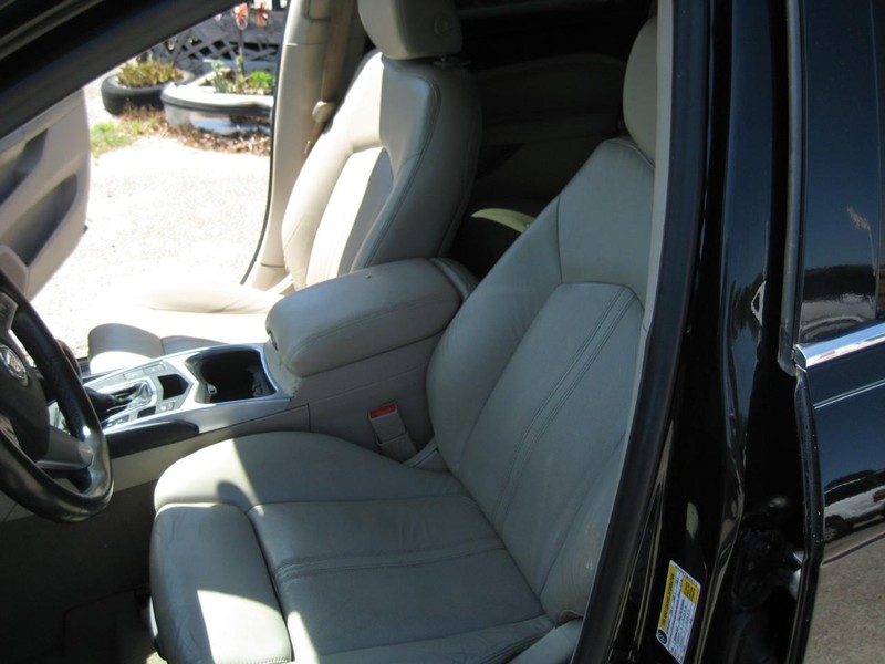 Cadillac SRX Vehicle Image 18