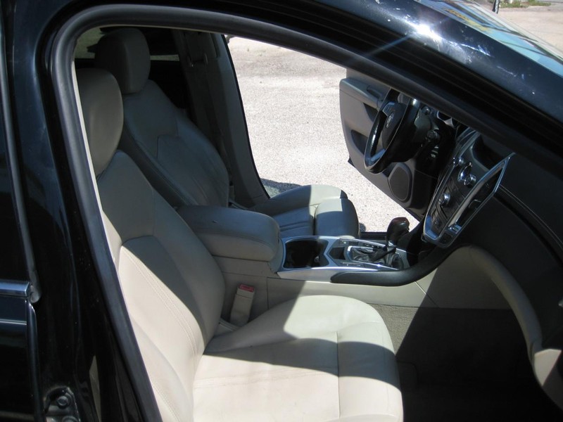 Cadillac SRX Vehicle Image 21
