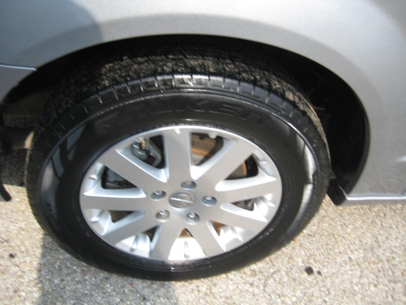Chrysler Town & Country Vehicle Image 10