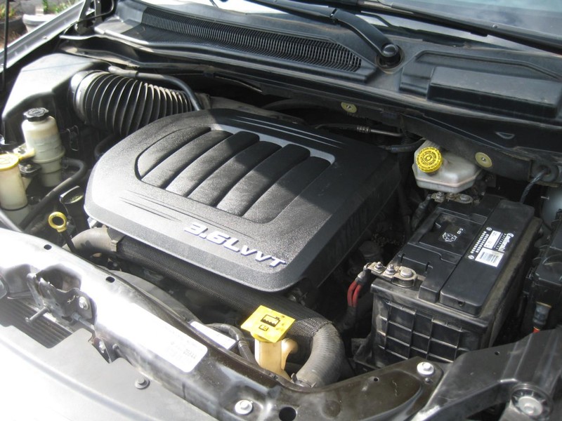Chrysler Town & Country Vehicle Image 15