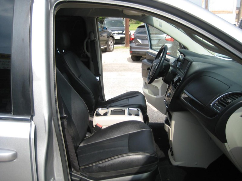 Chrysler Town & Country Vehicle Image 20