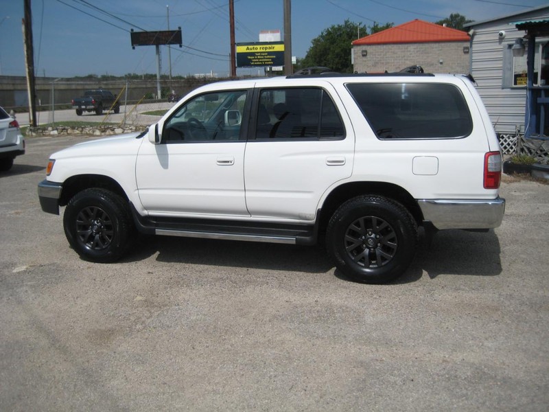 Toyota 4Runner Vehicle Image 03